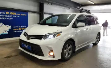 Toyota Sienna 2018 года за 15 350 000 тг. в Астана фото 1