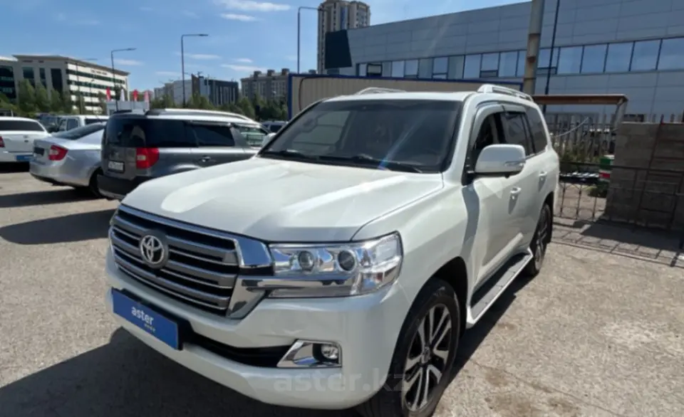 Toyota Land Cruiser 2020 года за 34 000 000 тг. в Астана