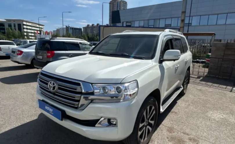 Toyota Land Cruiser 2020 года за 34 000 000 тг. в Астана
