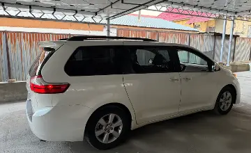 Toyota Sienna 2016 года за 13 500 000 тг. в Алматы