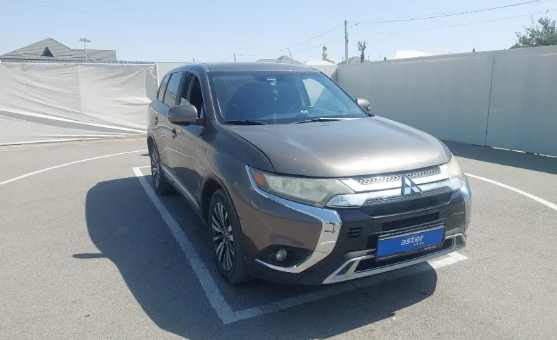 Mitsubishi Outlander 2019 года за 7 500 000 тг. в Шымкент фото 2