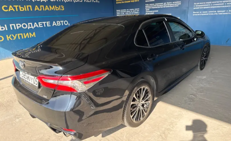 Toyota Camry 2018 года за 11 500 000 тг. в Алматы фото 5