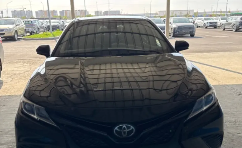 Toyota Camry 2018 года за 11 500 000 тг. в Алматы фото 2