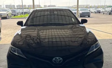 Toyota Camry 2018 года за 11 500 000 тг. в Алматы фото 2