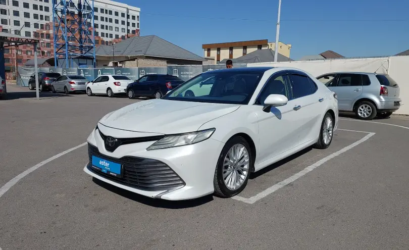 Toyota Camry 2019 года за 14 000 000 тг. в Шымкент