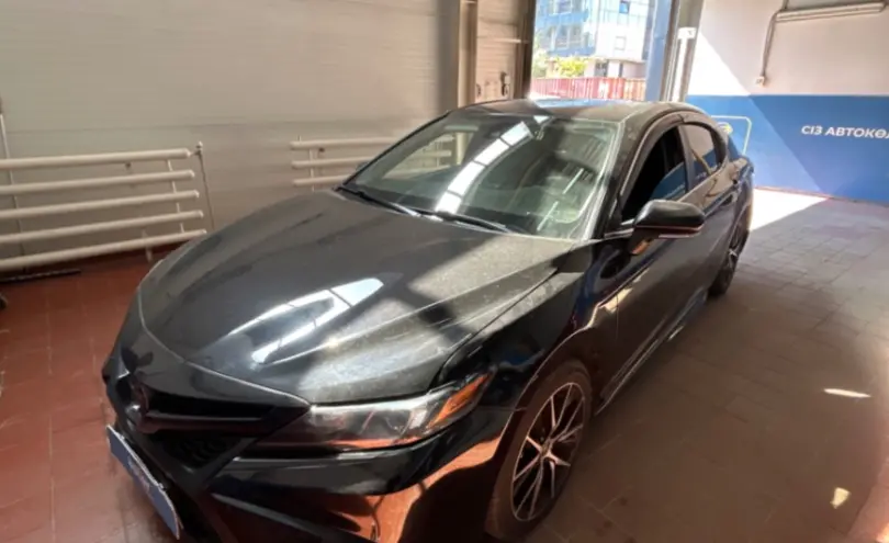 Toyota Camry 2023 года за 13 000 000 тг. в Астана