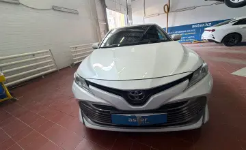 Toyota Camry 2018 года за 14 000 000 тг. в Астана фото 2