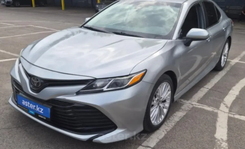 Toyota Camry 2019 года за 10 000 000 тг. в Алматы