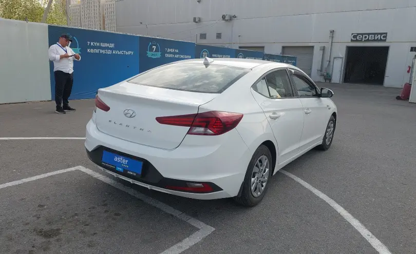 Hyundai Elantra 2019 года за 6 500 000 тг. в Шымкент фото 3