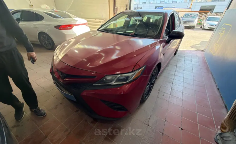 Toyota Camry 2021 года за 10 500 000 тг. в Астана