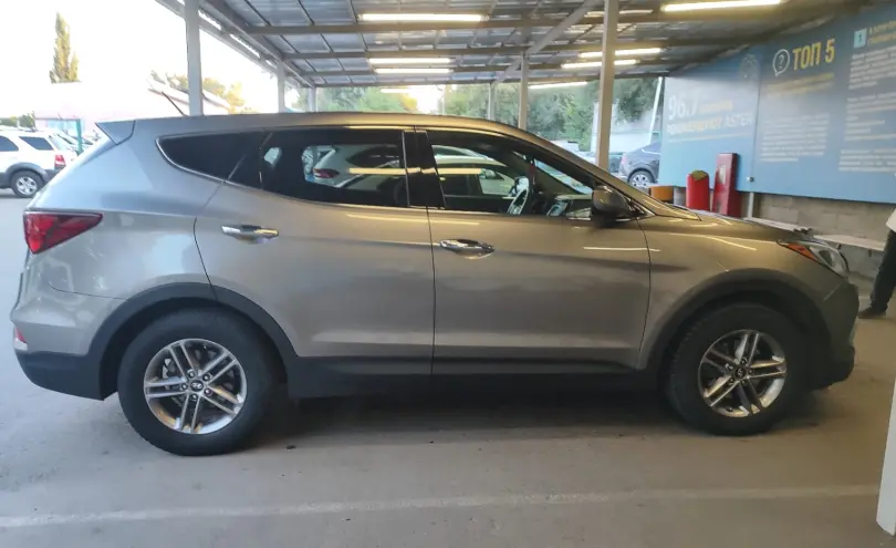 Hyundai Santa Fe 2017 года за 8 000 000 тг. в Алматы фото 4