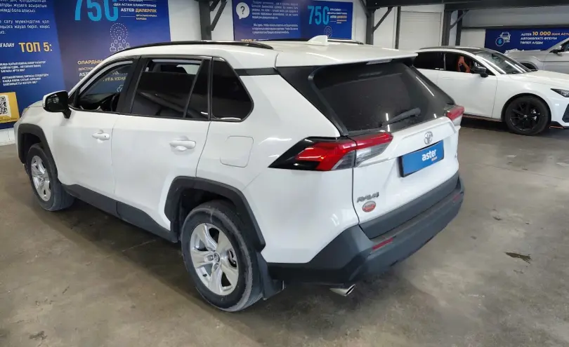 Toyota RAV4 2020 года за 14 000 000 тг. в Астана фото 4