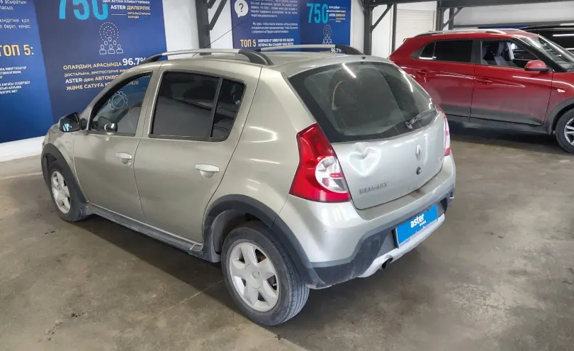 Renault Sandero 2014 года за 3 600 000 тг. в Астана фото 4