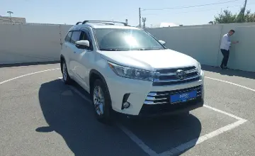 Toyota Highlander 2018 года за 17 000 000 тг. в Шымкент фото 2