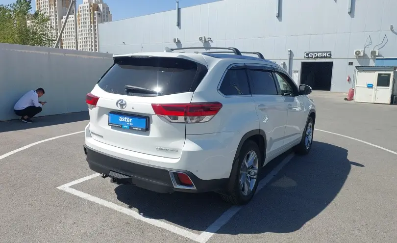 Toyota Highlander 2018 года за 17 000 000 тг. в Шымкент фото 3