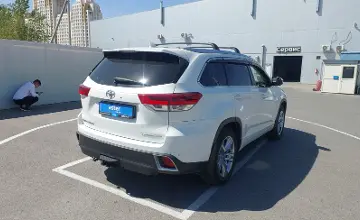 Toyota Highlander 2018 года за 17 000 000 тг. в Шымкент фото 3