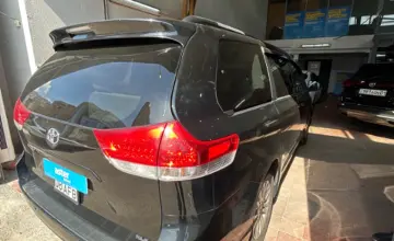 Toyota Sienna 2013 года за 12 000 000 тг. в Астана