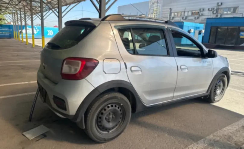 Renault Sandero 2015 года за 2 800 000 тг. в Алматы фото 3