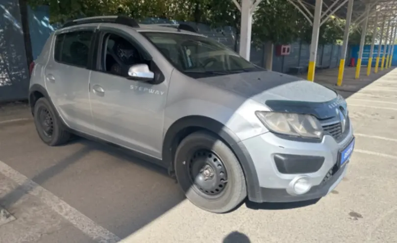 Renault Sandero 2015 года за 2 800 000 тг. в Алматы фото 2