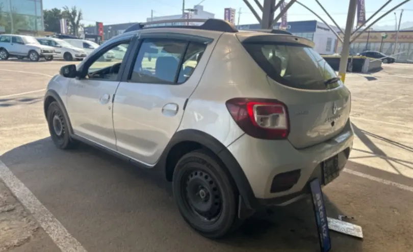 Renault Sandero 2015 года за 2 800 000 тг. в Алматы фото 4