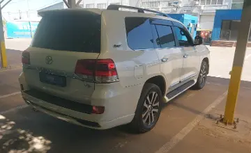 Toyota Land Cruiser 2017 года за 31 500 000 тг. в Алматы фото 3