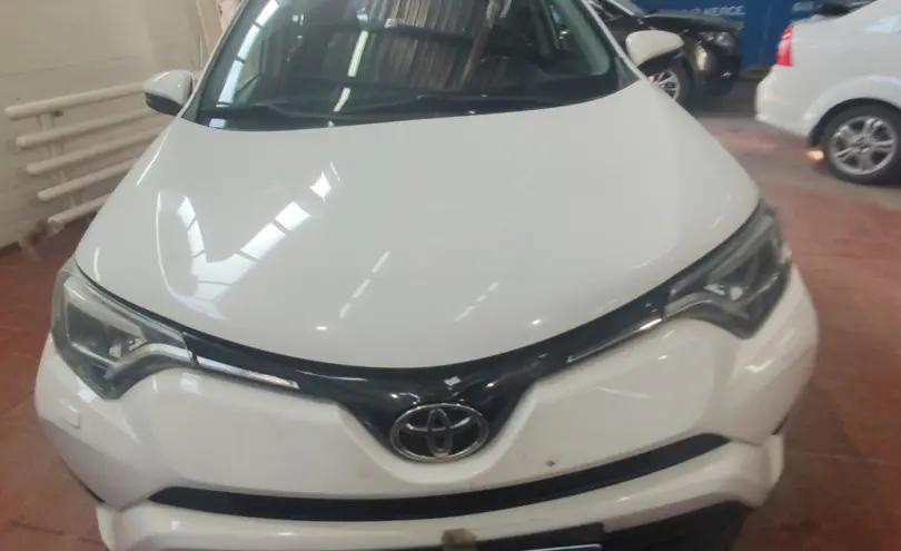 Toyota RAV4 2019 года за 10 000 000 тг. в Астана фото 2