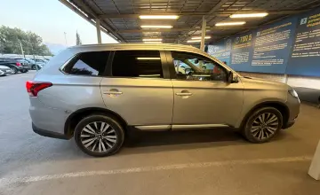 Mitsubishi Outlander 2019 года за 9 500 000 тг. в Алматы фото 4