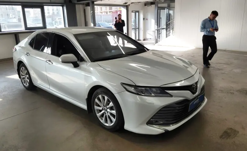 Toyota Camry 2018 года за 11 000 000 тг. в Астана фото 2