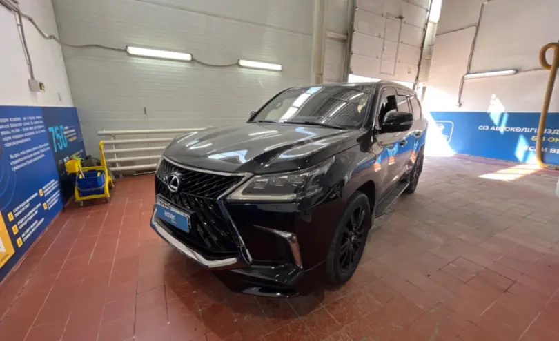 Lexus LX 2018 года за 43 000 000 тг. в Астана