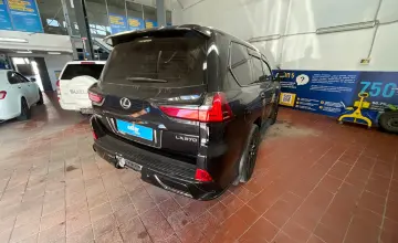 Lexus LX 2018 года за 43 000 000 тг. в Астана