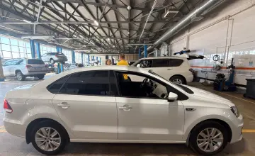 Volkswagen Polo 2017 года за 6 500 000 тг. в Караганда фото 4