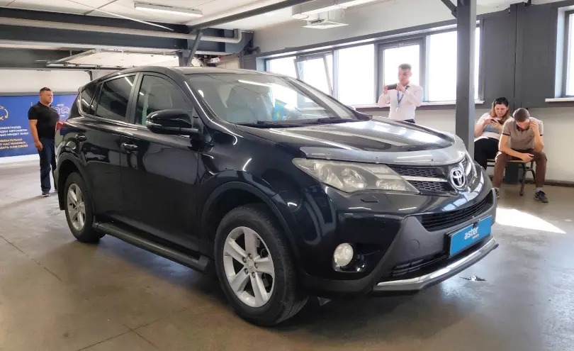Toyota RAV4 2013 года за 9 000 000 тг. в Астана фото 2