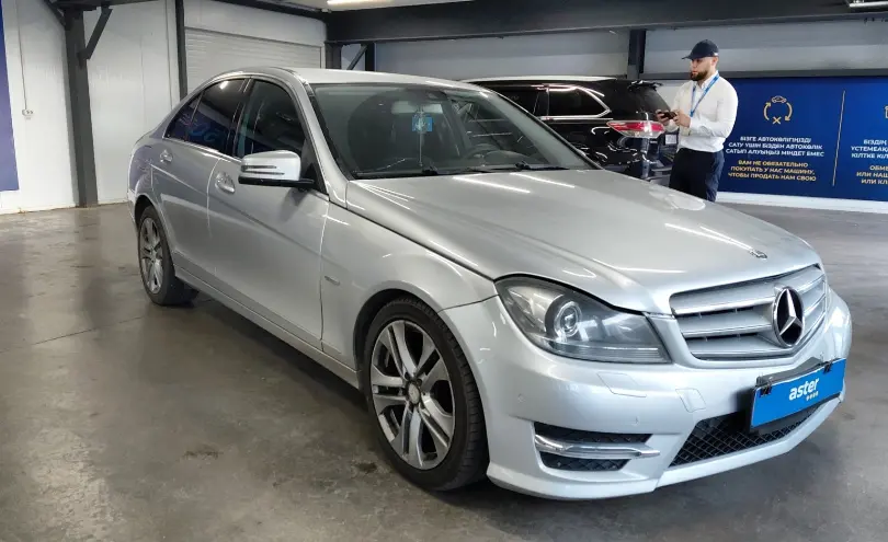 Mercedes-Benz C-Класс 2011 года за 7 000 000 тг. в Астана фото 2