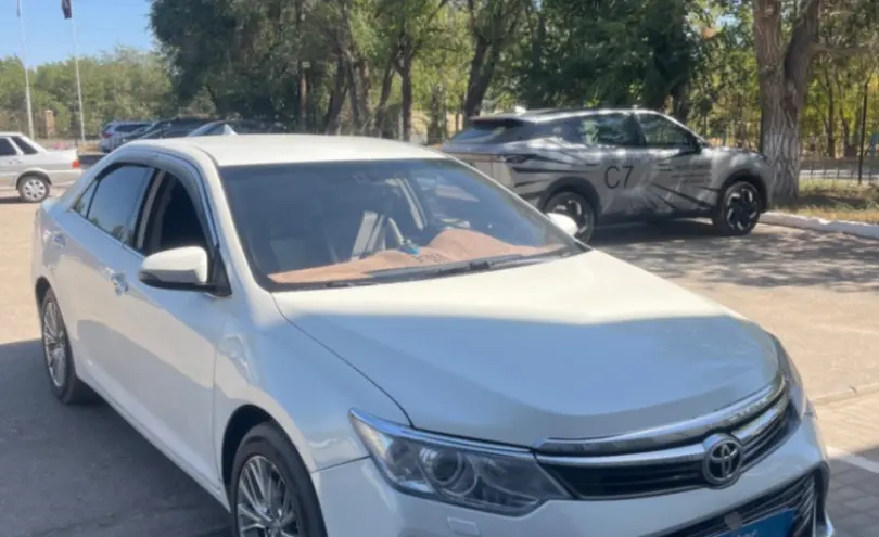 Toyota Camry 2016 года за 10 500 000 тг. в Актобе фото 3