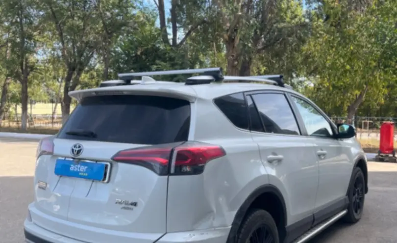 Toyota RAV4 2017 года за 10 800 000 тг. в Актобе фото 5
