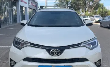 Toyota RAV4 2017 года за 10 800 000 тг. в Актобе фото 2