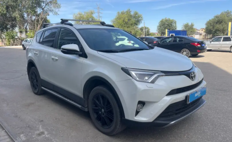 Toyota RAV4 2017 года за 10 800 000 тг. в Актобе фото 3
