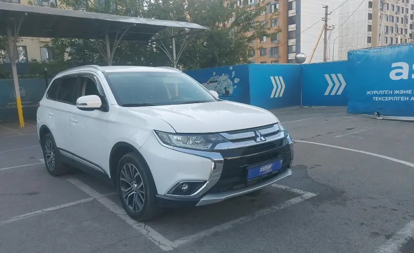Mitsubishi Outlander 2016 года за 8 500 000 тг. в Алматы фото 2