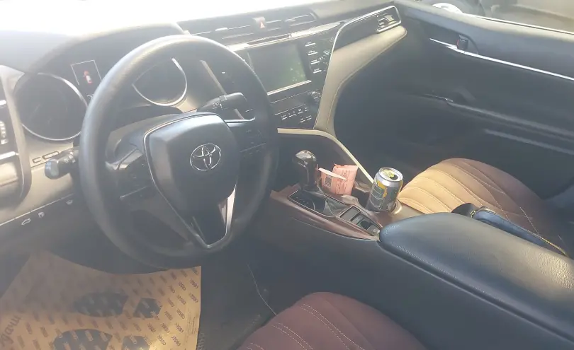 Toyota Camry 2018 года за 9 000 000 тг. в Алматы фото 5