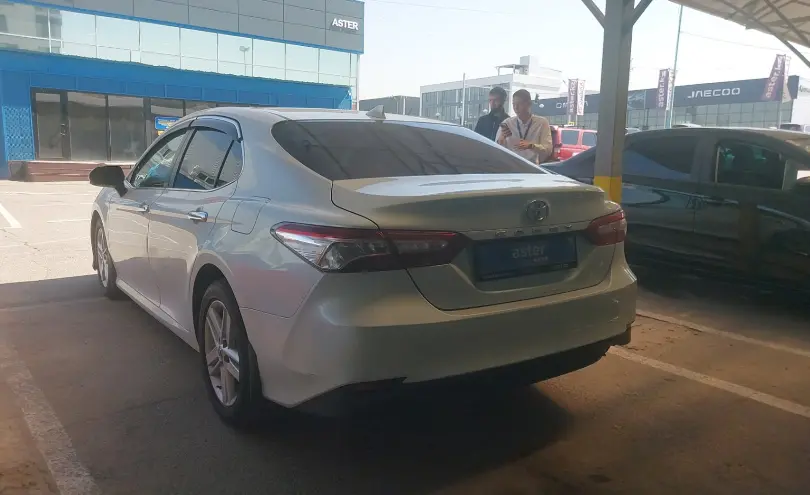 Toyota Camry 2018 года за 9 000 000 тг. в Алматы фото 4