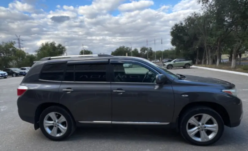 Toyota Highlander 2011 года за 12 000 000 тг. в Актобе фото 4