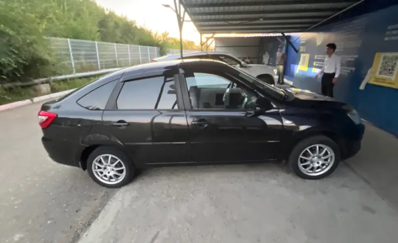 LADA (ВАЗ) Granta 2015 года за 3 500 000 тг. в Усть-Каменогорск фото 4