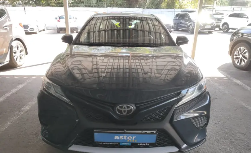 Toyota Camry 2018 года за 9 500 000 тг. в Алматы фото 2