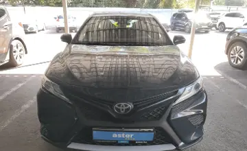 Toyota Camry 2018 года за 9 500 000 тг. в Алматы фото 2