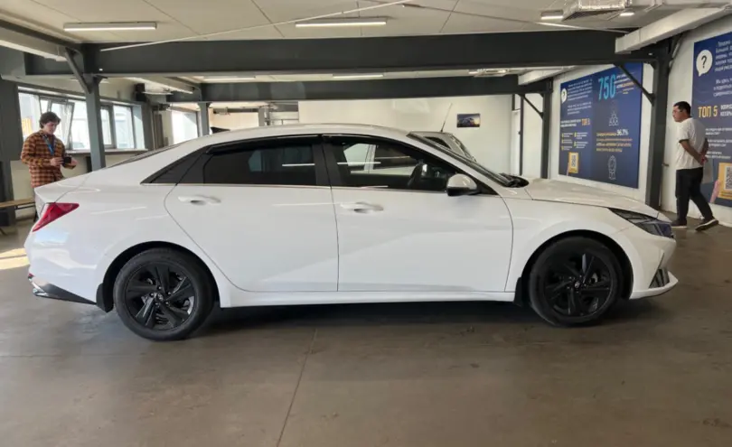 Hyundai Elantra 2023 года за 10 000 000 тг. в Астана фото 4