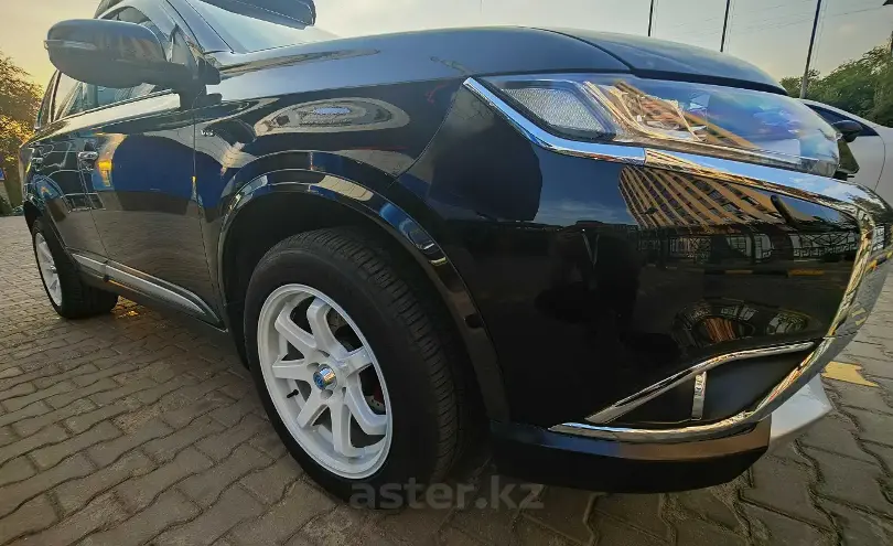 Mitsubishi Outlander 2015 года за 11 500 000 тг. в Алматы фото 2