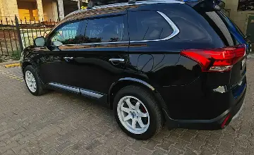Mitsubishi Outlander 2015 года за 11 500 000 тг. в Алматы