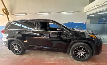 Toyota Highlander 2018 года за 17 000 000 тг. в Астана фото 4
