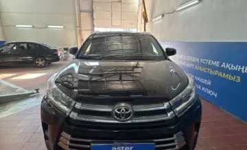 Toyota Highlander 2018 года за 17 000 000 тг. в Астана фото 2