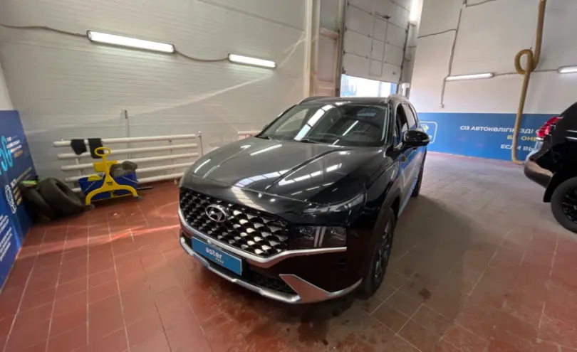 Hyundai Santa Fe 2023 года за 16 500 000 тг. в Астана